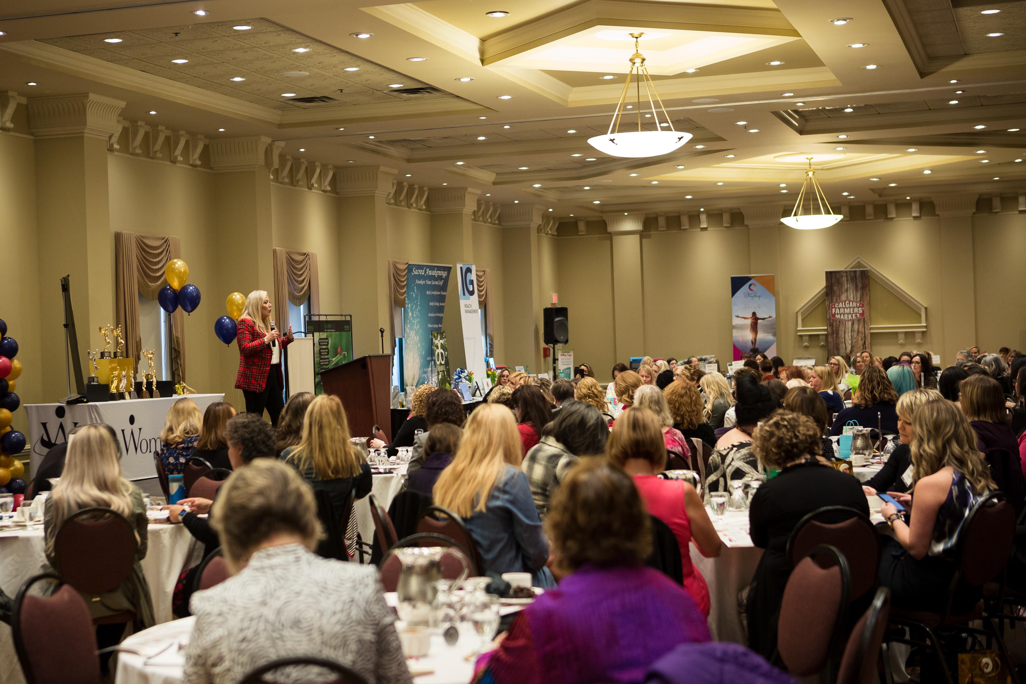 Speaks to Large Audiences